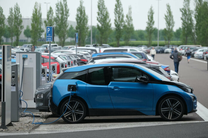 گوگل مپ ایستگاه‌های شارژ خودروهای برقی را نشان می‌دهد